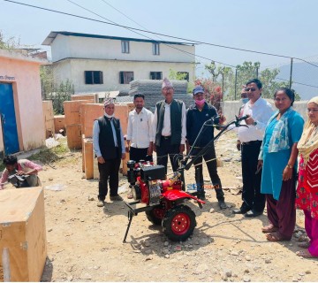 ४२ कृषि फर्म तथा किसानलाई कृषि औजार